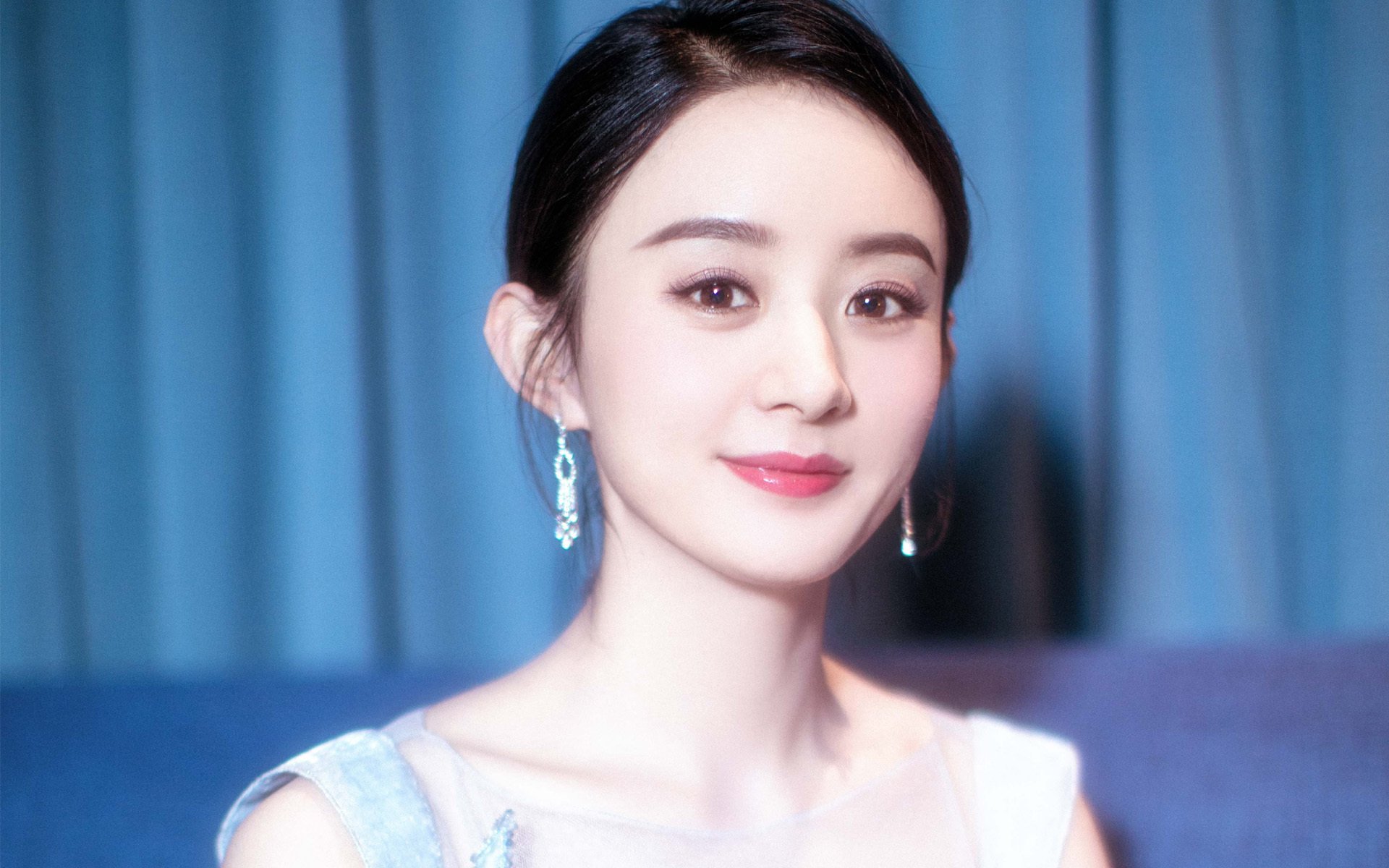 《《英雄联盟》新版本上线，优化战场平衡性》，英雄联盟新版本不平衡